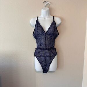 3 Savage X Fenty Lingerie Pieces Size XL
body suits and bralette